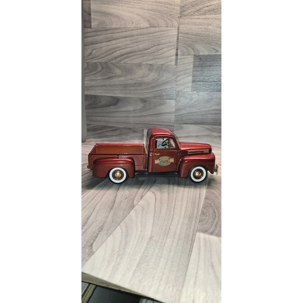 Road Legends 1:18 Scale 1948 F-1 Pick Up 50 Year Anniversary 92219